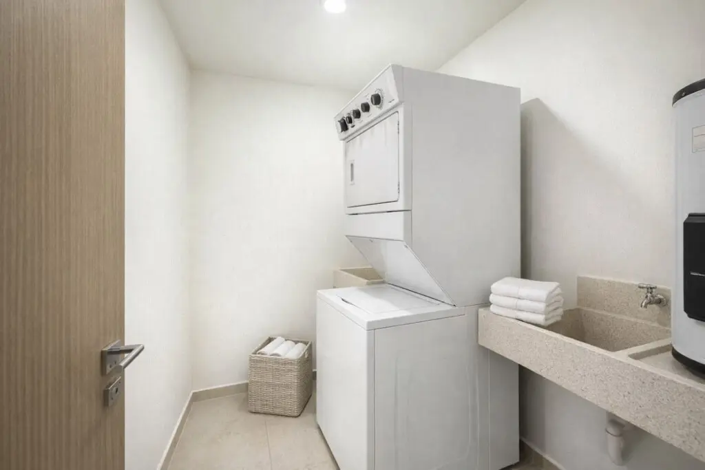 67875 485205 8eYngaSrCW1L SPNUC7sUvTA9JMKECCMuP3YyDl3ur4 69894100509c6.jpg